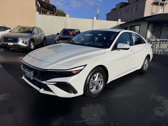2024 Hyundai Elantra SE FWD