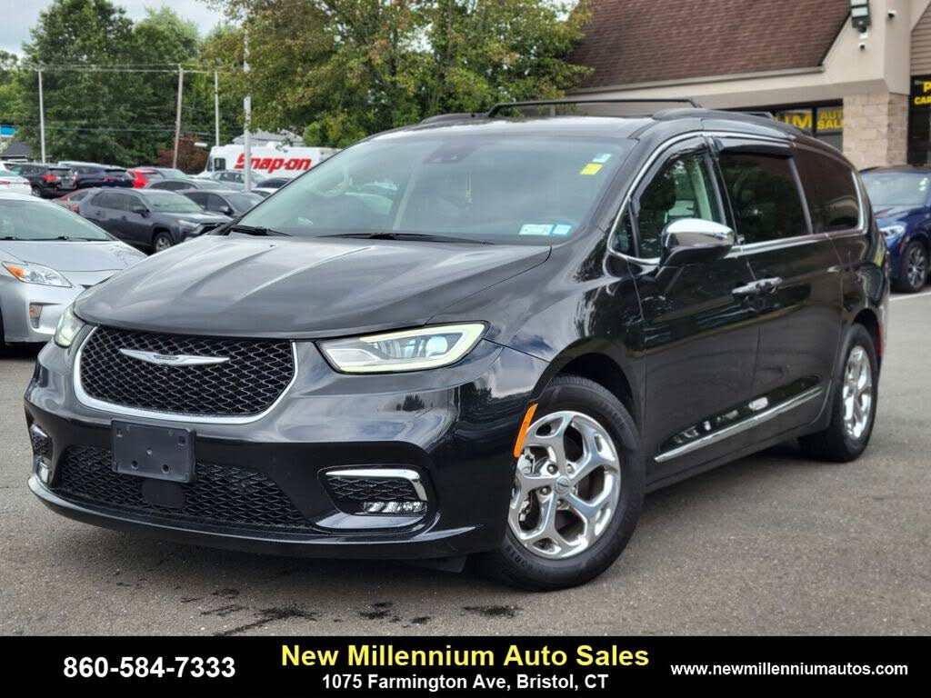 2022 Chrysler Pacifica Limited FWD