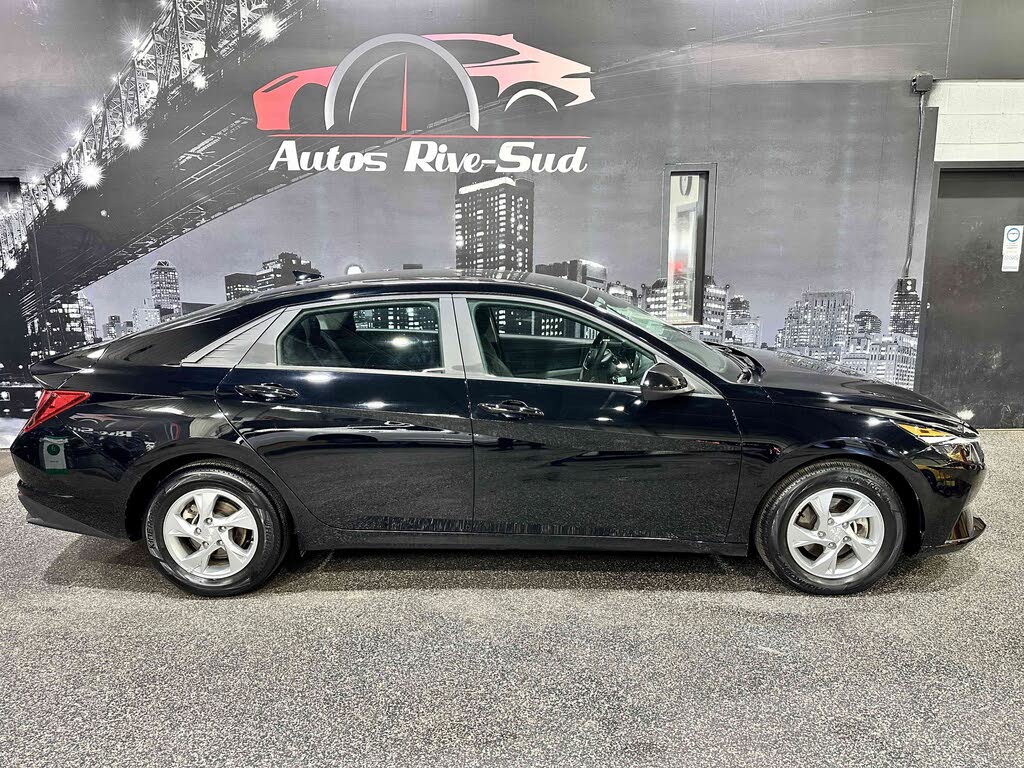 2022 Hyundai Elantra Essential FWD