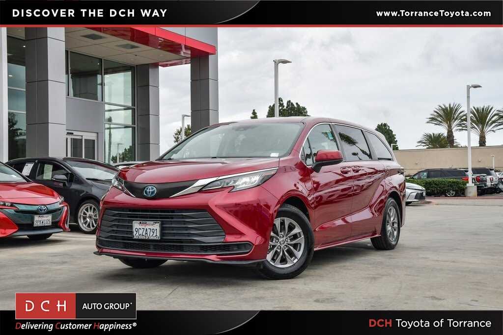 2022 Toyota Sienna LE 8-Passenger FWD