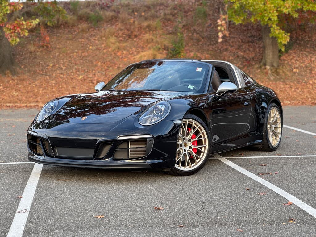 2019 Porsche 911 Targa 4 GTS Cabriolet AWD