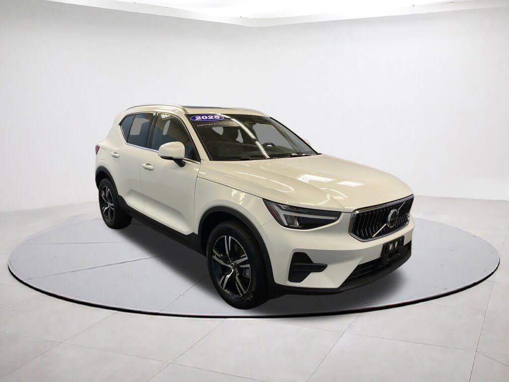 2025 Volvo XC40 B5 Core Bright Theme AWD