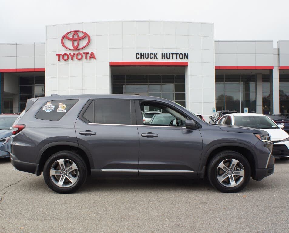 2024 Honda Pilot EX-L FWD with Captains Chairs