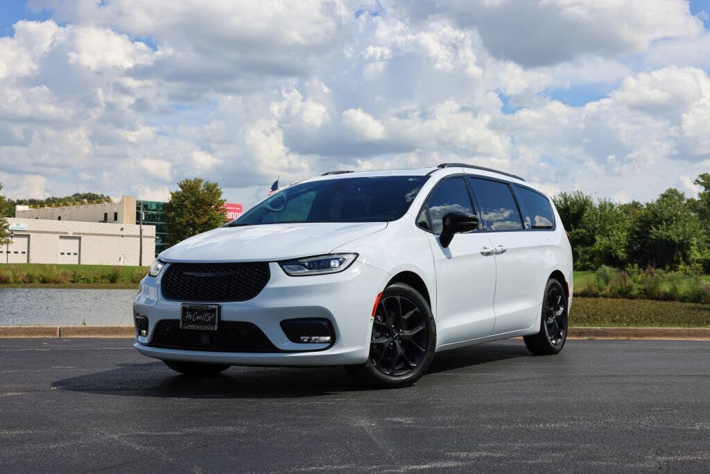 2024 Chrysler Pacifica Limited FWD