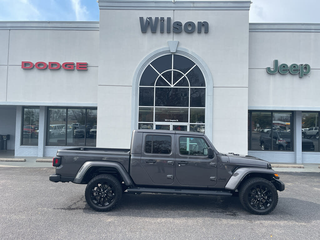2025 Jeep Gladiator NightHawk Crew Cab 4WD
