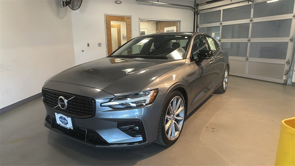 2021 Volvo S60 T5 Momentum AWD