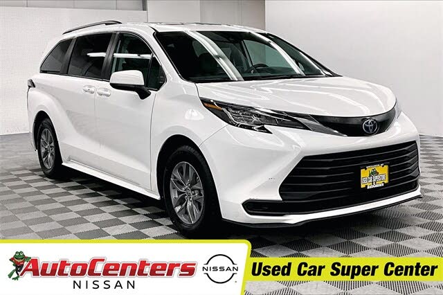 2022 Toyota Sienna LE 8-Passenger FWD