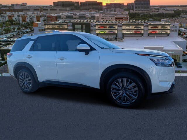 2023 Nissan Pathfinder SL 4WD