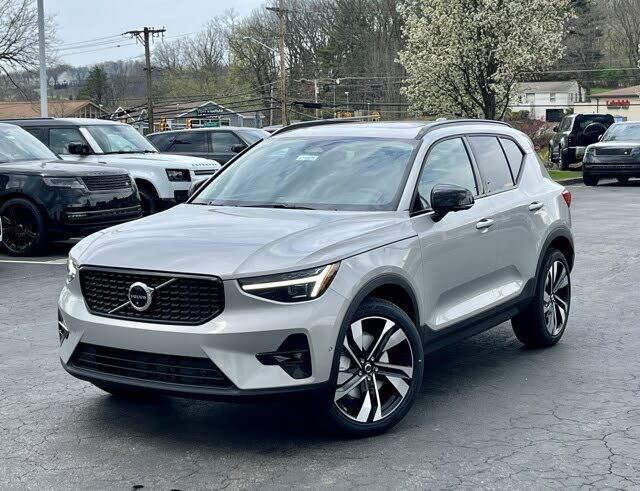 2025 Volvo XC40 B5 Ultra Dark Theme AWD
