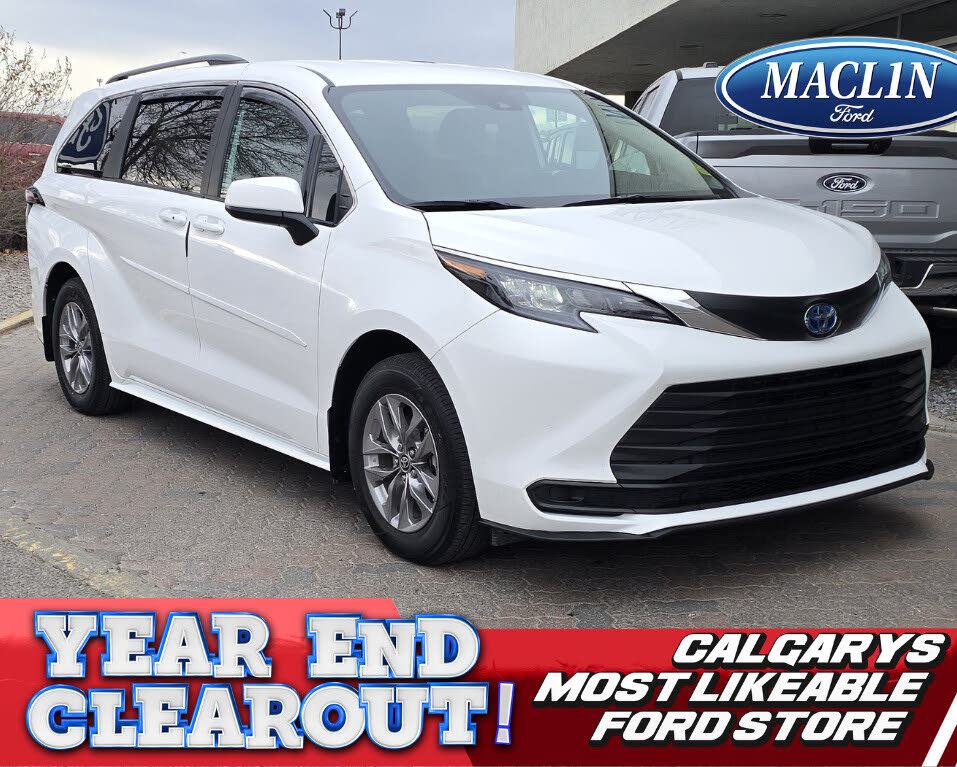 2025 Toyota Sienna LE 8-Passenger AWD