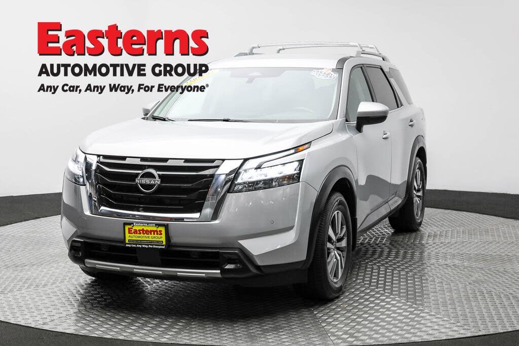2023 Nissan Pathfinder SL 4WD