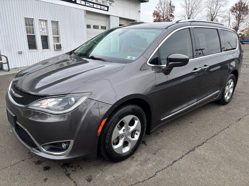 2017 Chrysler Pacifica Touring L Plus FWD