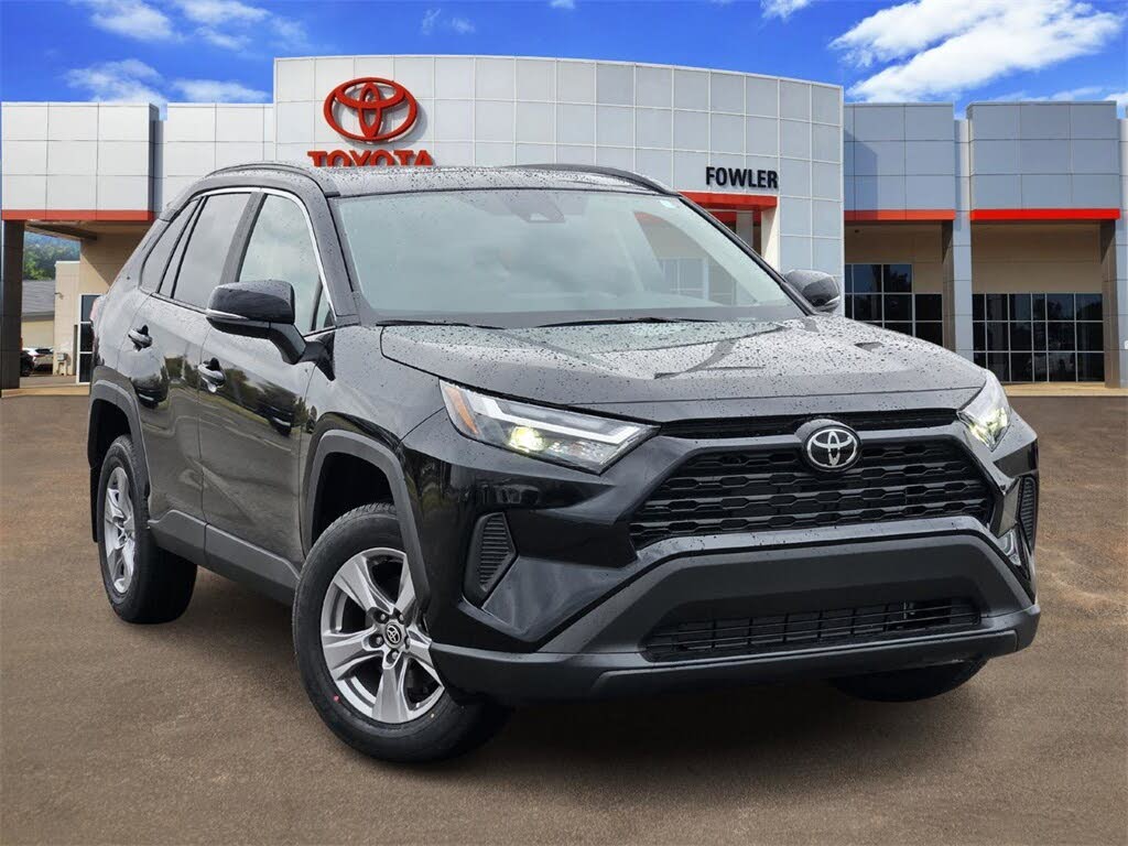 2025 Toyota RAV4 XLE FWD