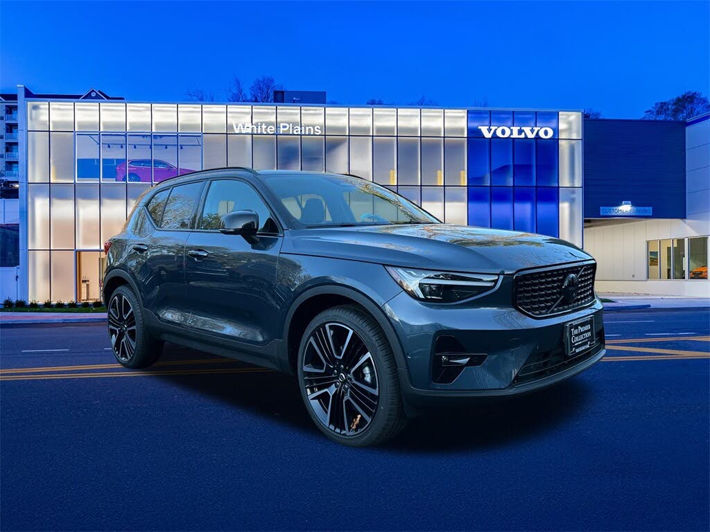 2026 Volvo XC40 B5 Ultra Black Edition AWD