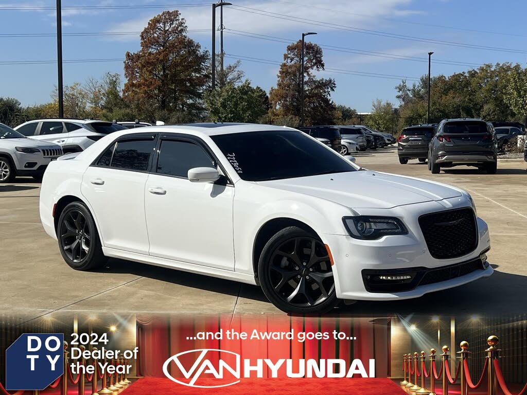 2023 Chrysler 300 S V8 RWD