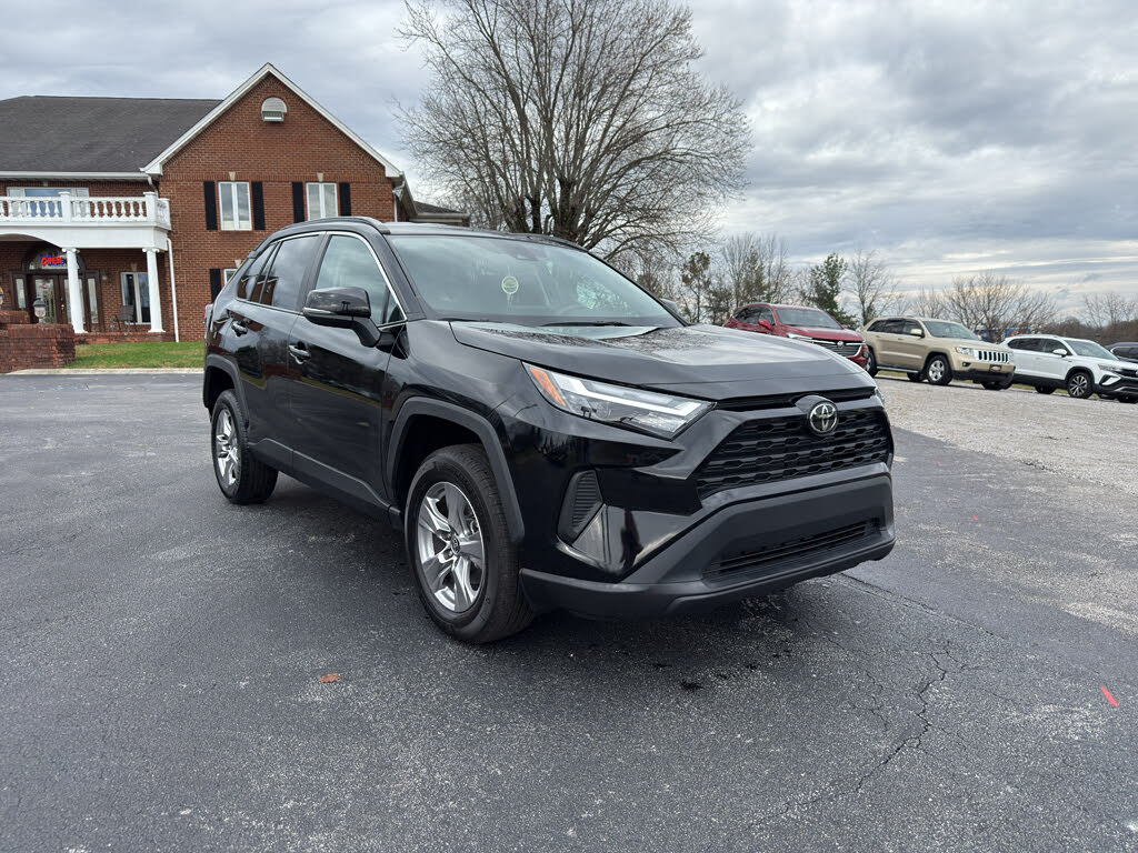 2024 Toyota RAV4 XLE FWD