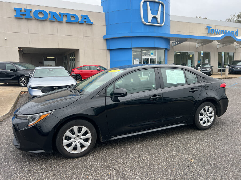 2025 Toyota Corolla LE FWD