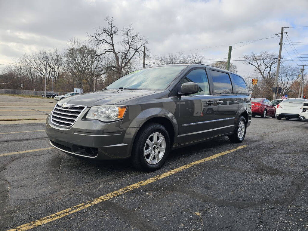 2010 Chrysler Town & Country Touring Plus FWD