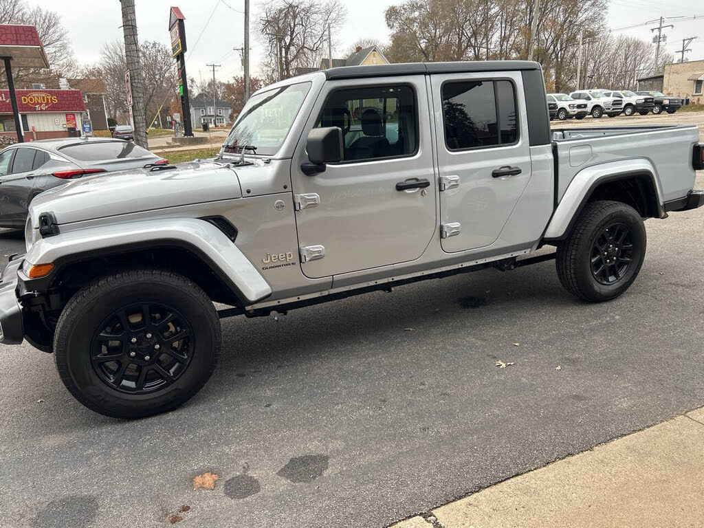 2023 Jeep Gladiator Overland Crew Cab 4WD