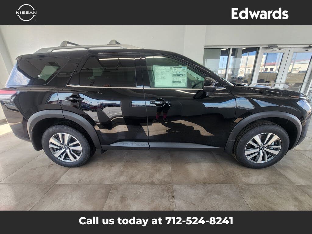 2025 Nissan Pathfinder SL 4WD