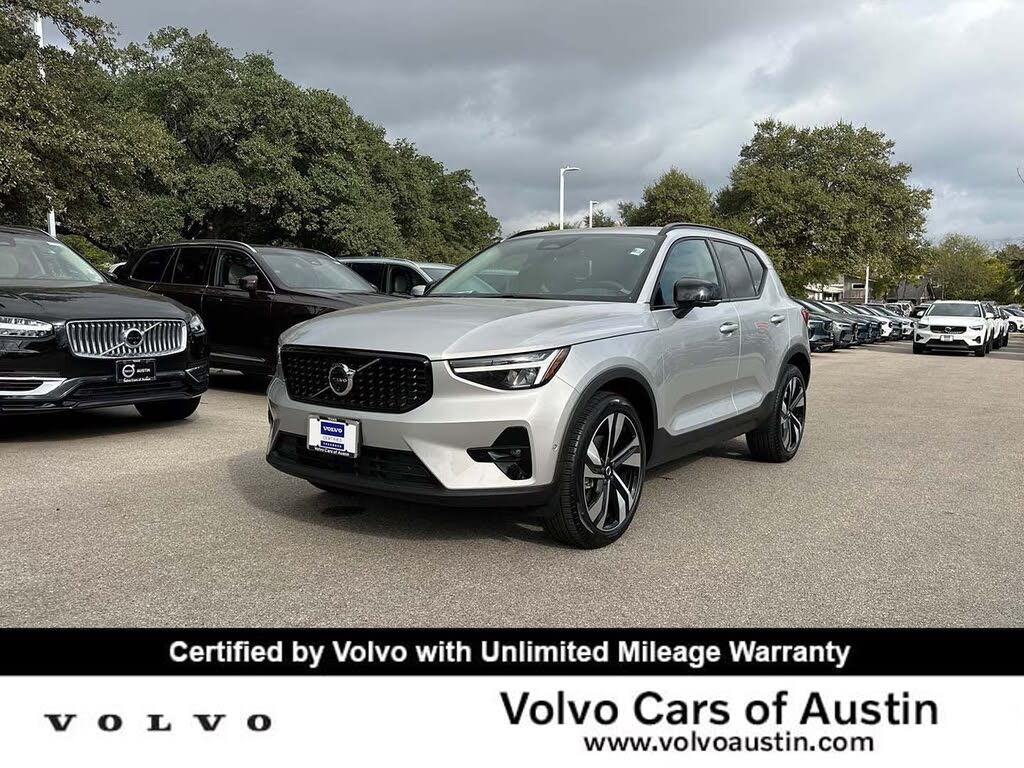 2025 Volvo XC40 B5 Plus Dark Theme AWD