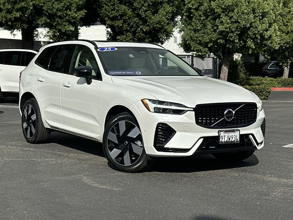 2025 Volvo XC60 Recharge T8 Plus Dark Theme eAWD