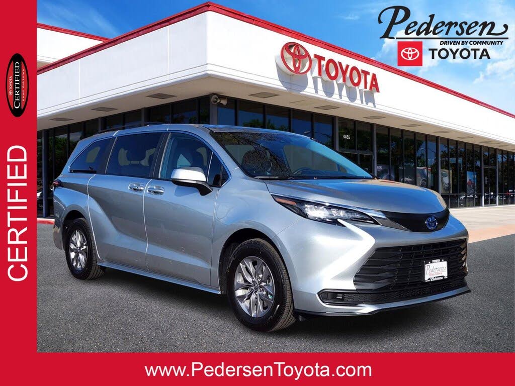 2025 Toyota Sienna LE 8-Passenger FWD