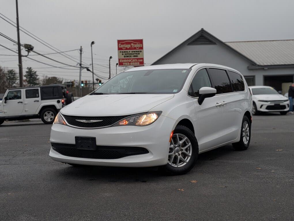 2021 Chrysler Voyager LX FWD