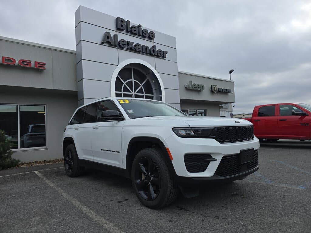 2023 Jeep Grand Cherokee Altitude 4WD
