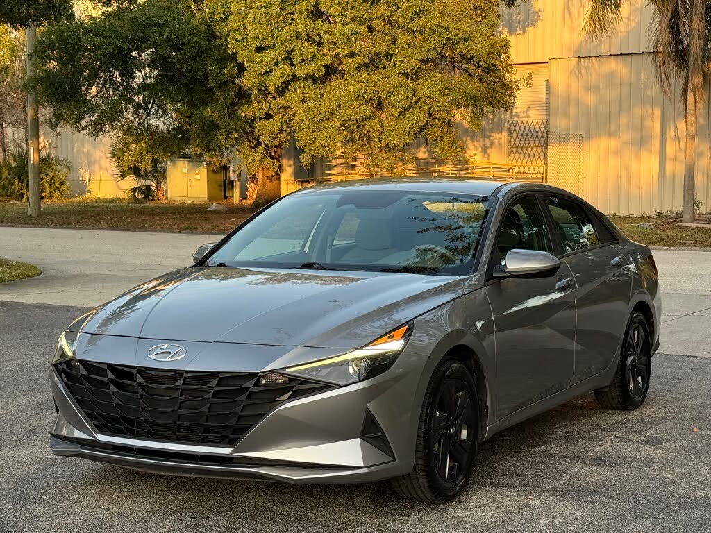 2022 Hyundai Elantra SEL FWD