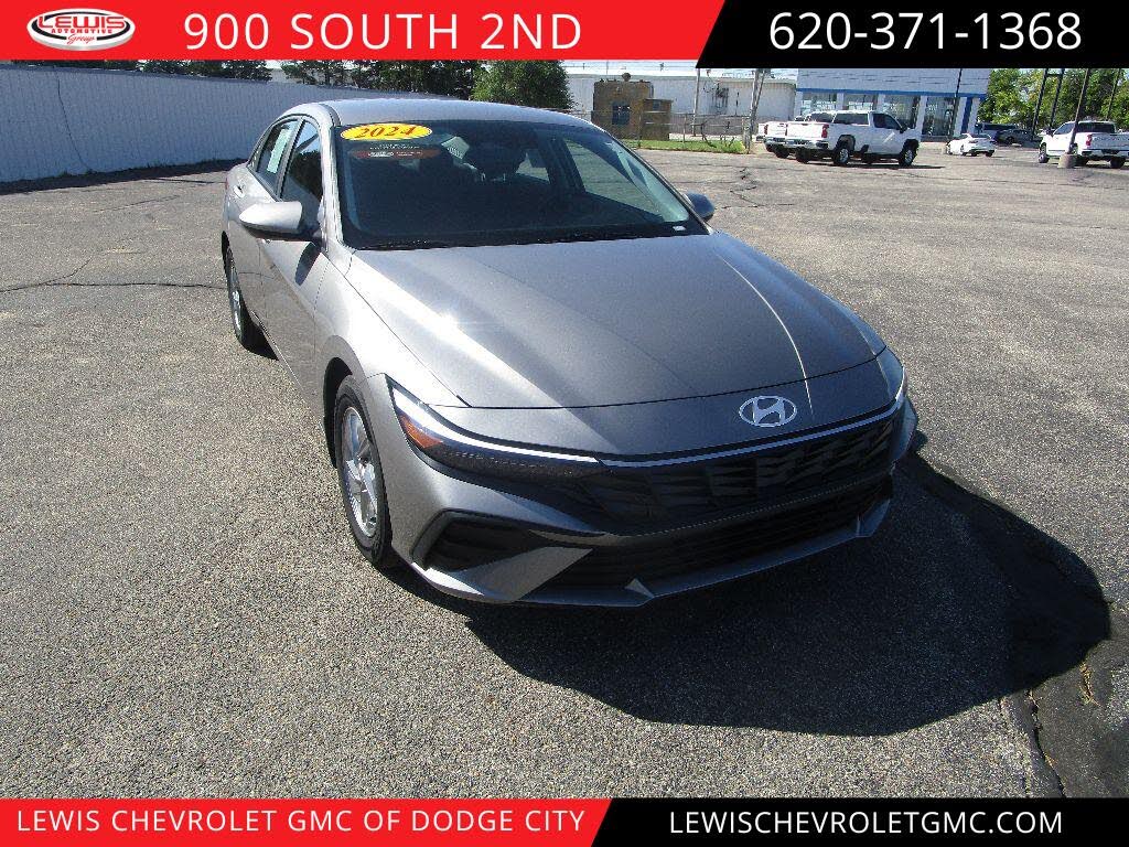 2024 Hyundai Elantra SE FWD