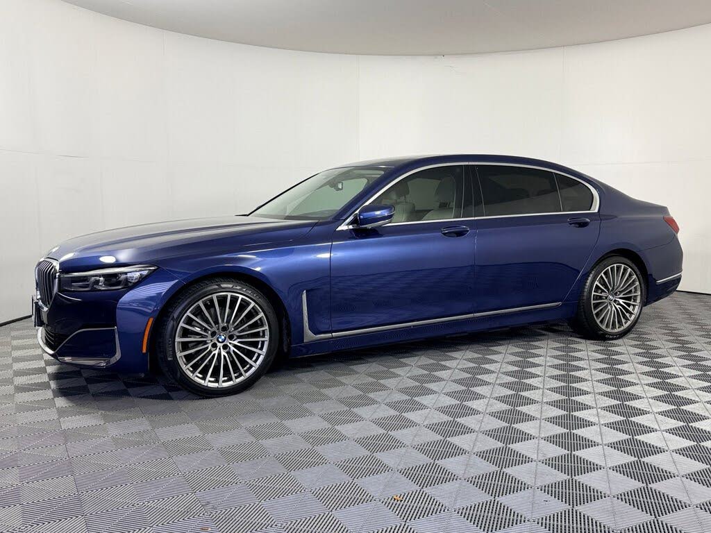 2022 BMW 7 Series 740i RWD