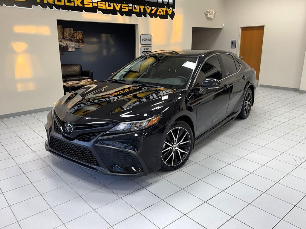 2022 Toyota Camry SE FWD