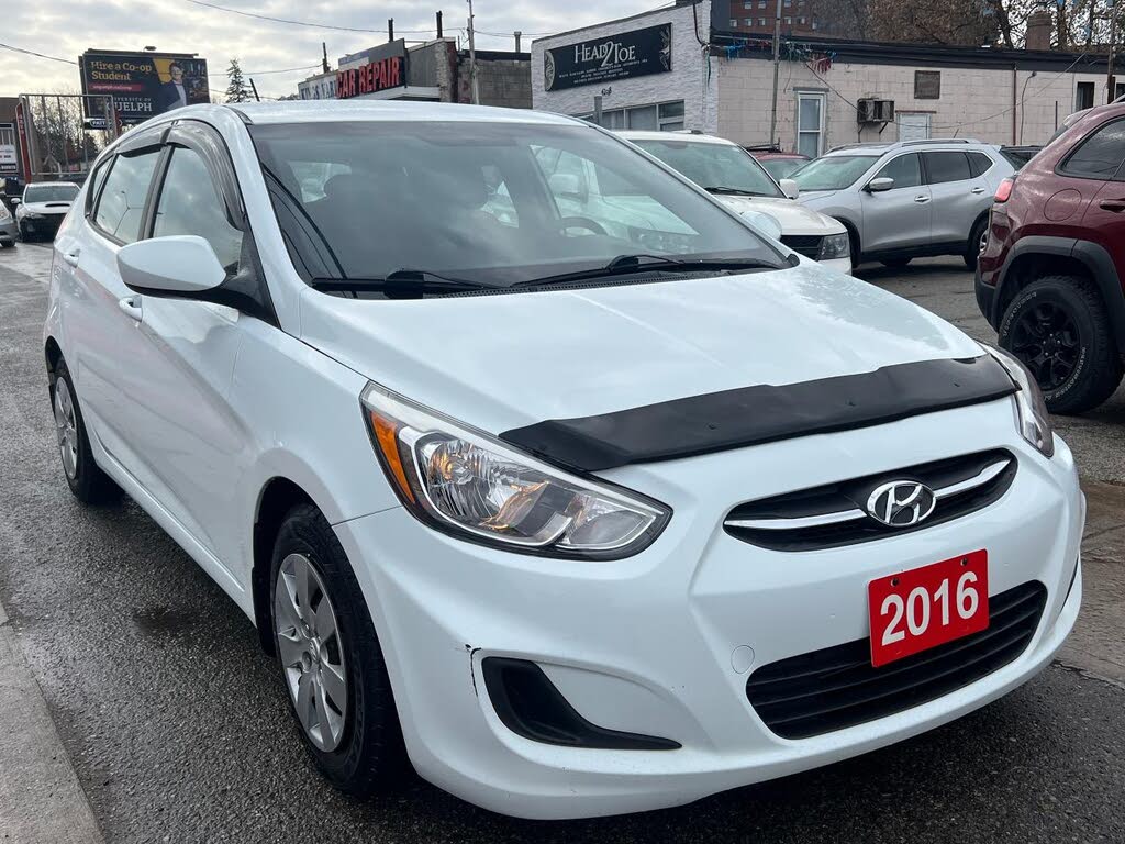 Hyundai Accent GL 4-Door Hatchback FWD 2016