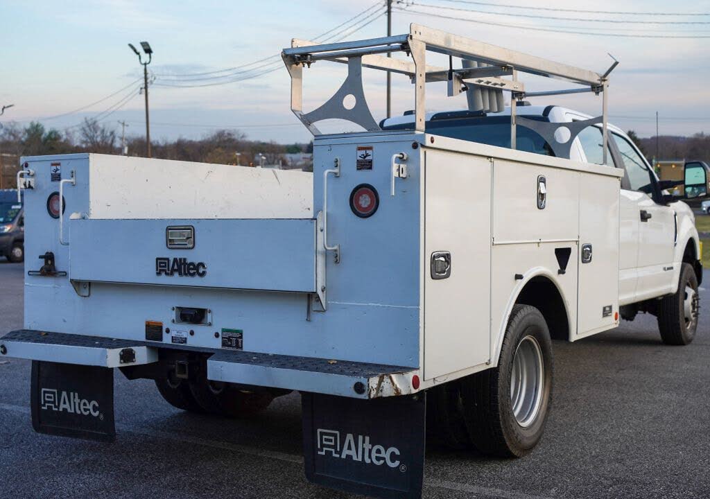 2022 Ford F-350 Super Duty Chassis XL Crew Cab DRW 4WD