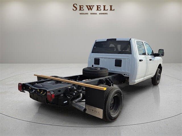 2026 RAM 3500 Chassis Tradesman Crew Cab LB DRW 4WD