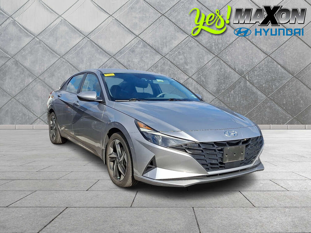 2023 Hyundai Elantra SEL FWD