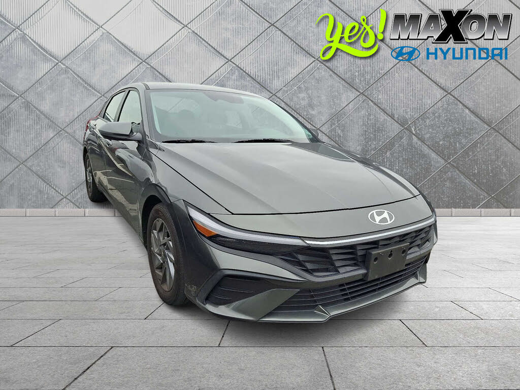 2024 Hyundai Elantra SEL FWD