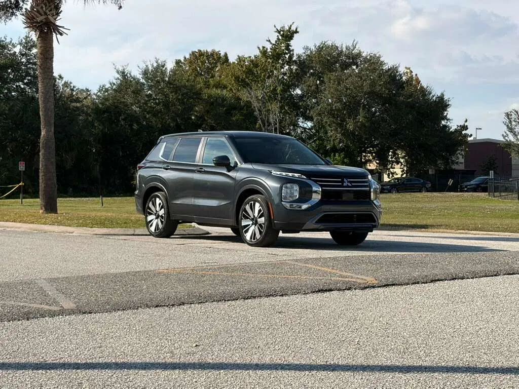 2025 Mitsubishi Outlander SE FWD