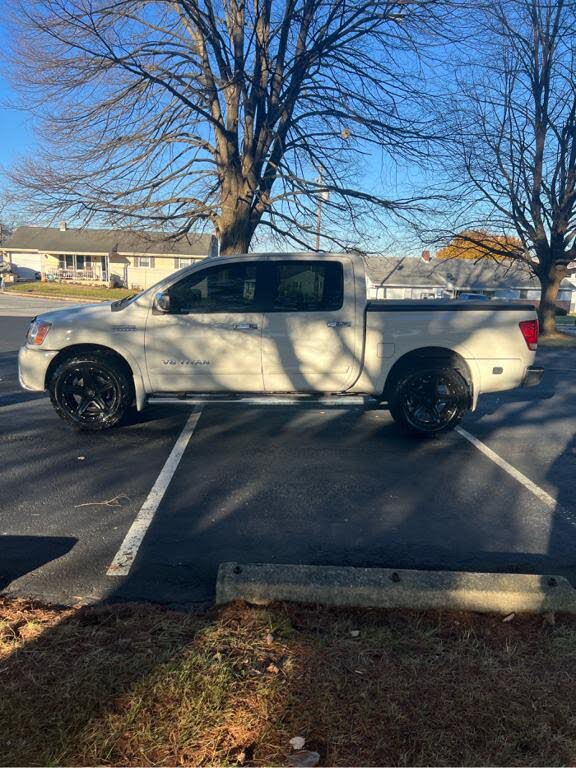 2011 Nissan Titan SL Crew Cab 4WD