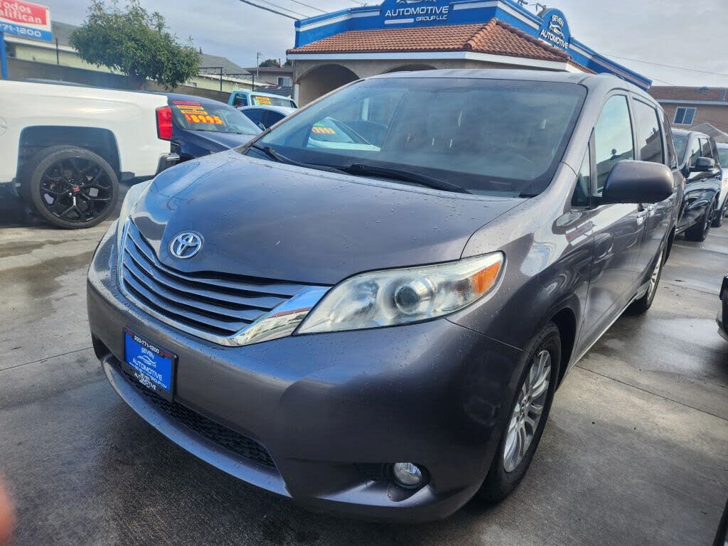 2015 Toyota Sienna XLE 7-Passenger Auto Access Seat