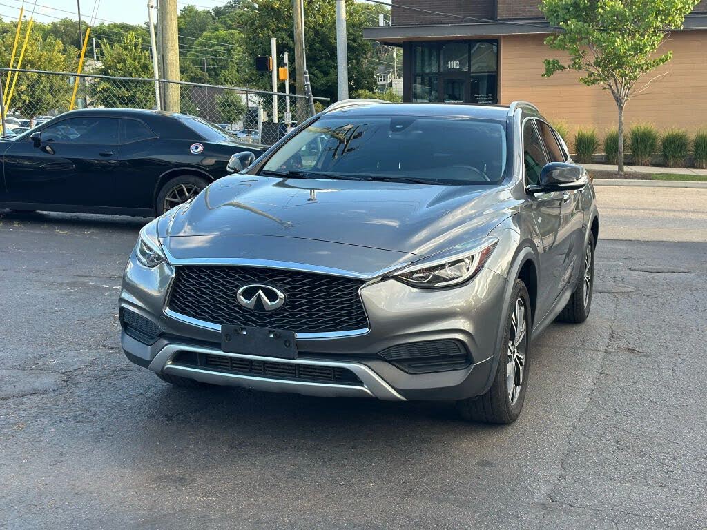 2018 INFINITI QX30 Luxury AWD