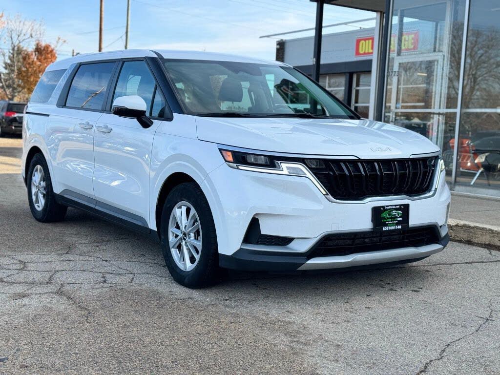 2022 Kia Carnival LX FWD