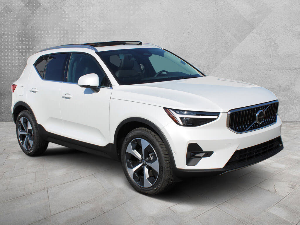 2025 Volvo XC40 B5 Plus Bright Theme AWD