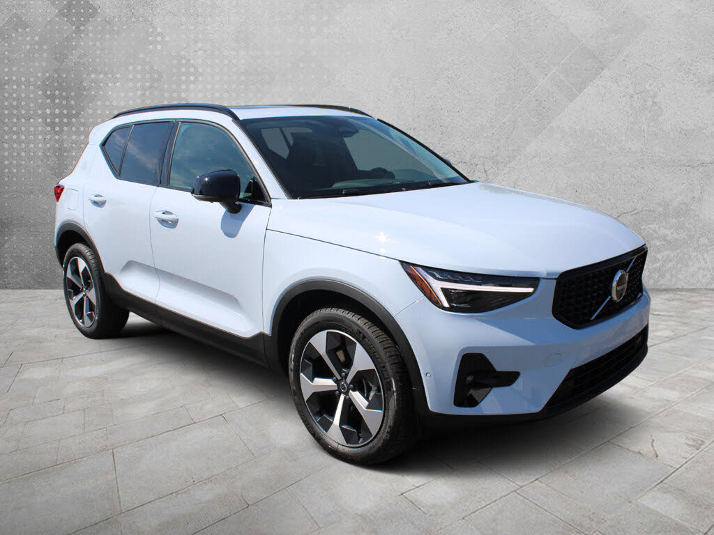 2026 Volvo XC40 B5 Plus AWD