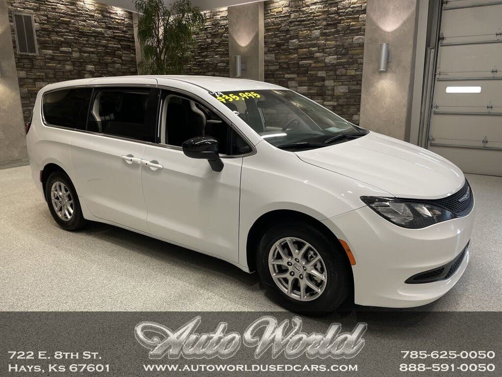 2024 Chrysler Voyager LX FWD