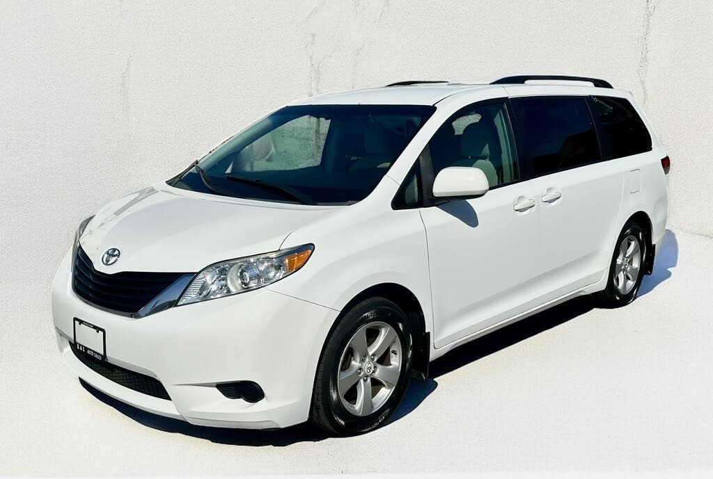 2012 Toyota Sienna LE 8-Passenger