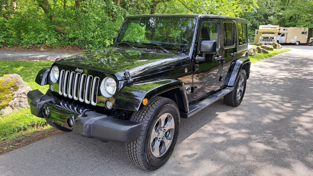 2017 Jeep Wrangler Unlimited Sahara 4WD