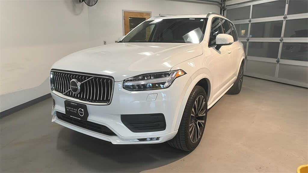 2022 Volvo XC90 T6 Momentum 7-Passenger AWD