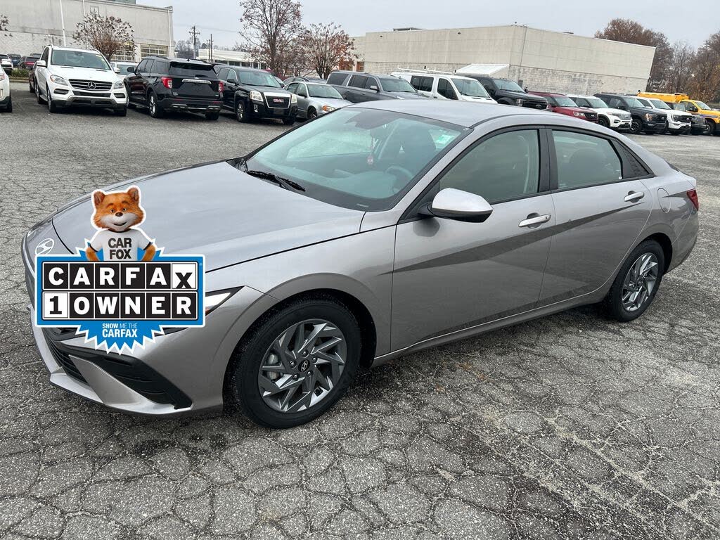 2024 Hyundai Elantra SEL FWD